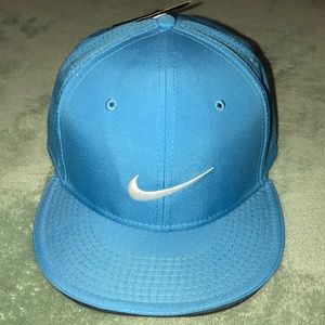 NWT Nike flat bill golf hat